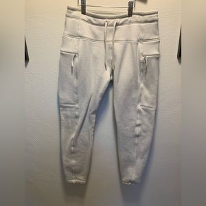 Old Navy Active, size Medium Petite, White Lined Joggers